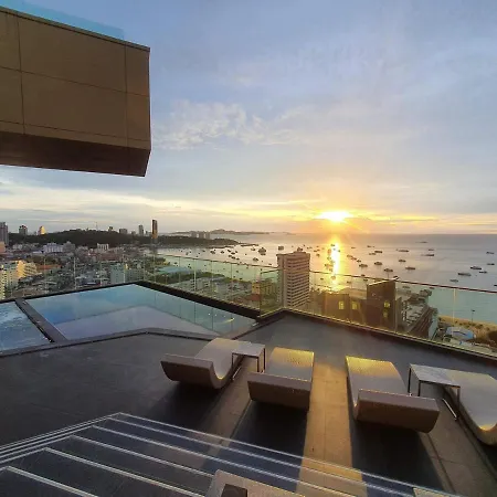 Edge Central Pattaya Condominium